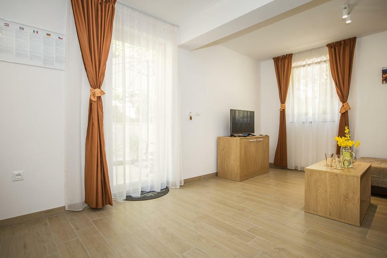 Residence Mediterraneo Baška Екстериор снимка